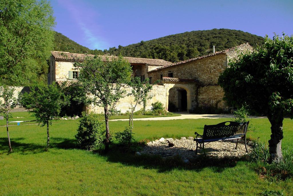 Le Mas De La Fontaine Bed and Breakfast Le Pegue Exterior foto