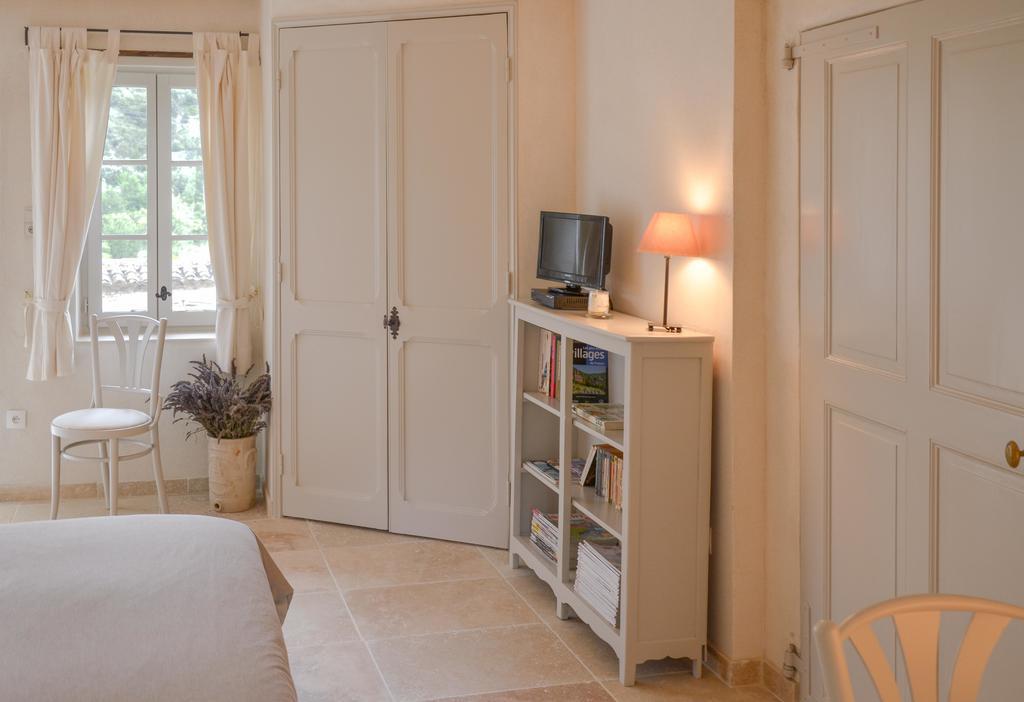Le Mas De La Fontaine Bed and Breakfast Le Pegue Habitación foto